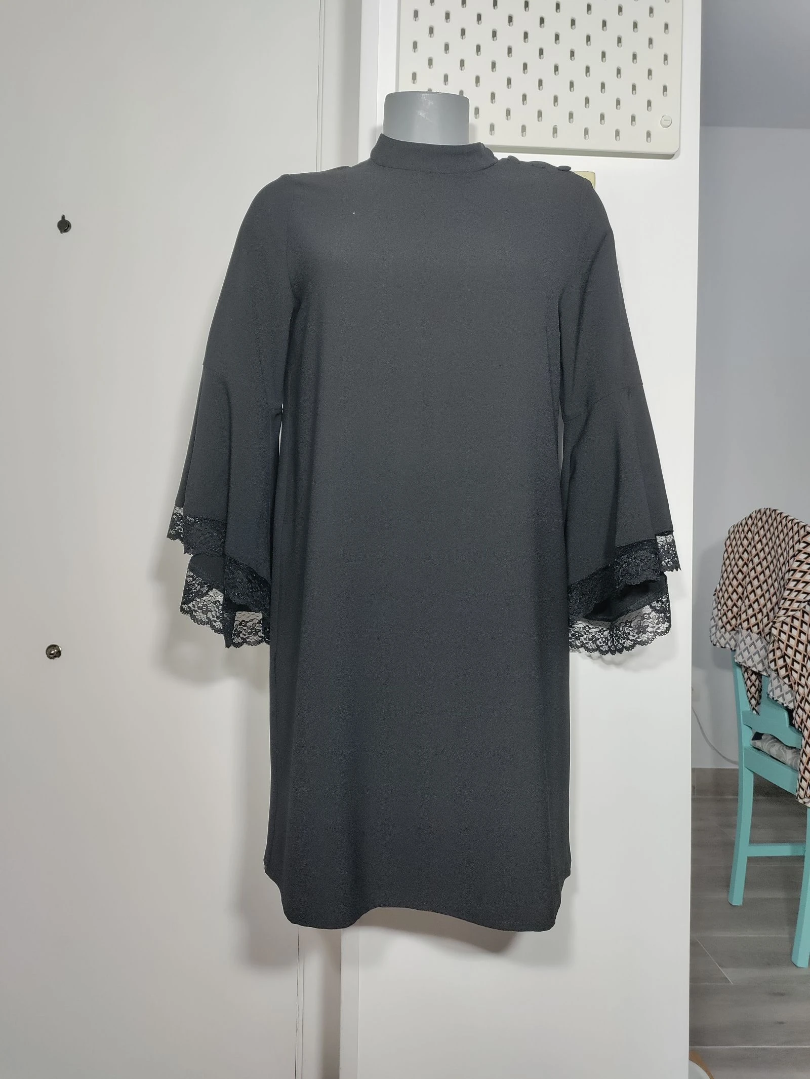 Zara Basic vestido preto com renda e botões no ombro tamanho M – photo 2